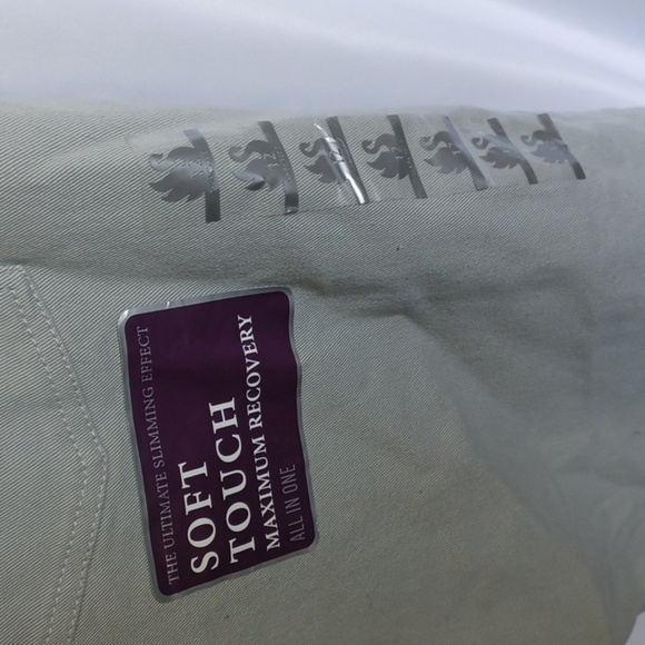 Gloria Vanderbilt Amanda jeans, slimming, khaki - Picture 6 of 7